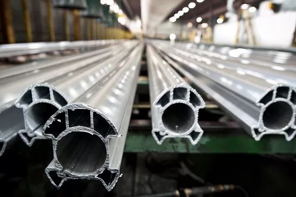 How to solve the adhesion problem in aluminum extrusion
